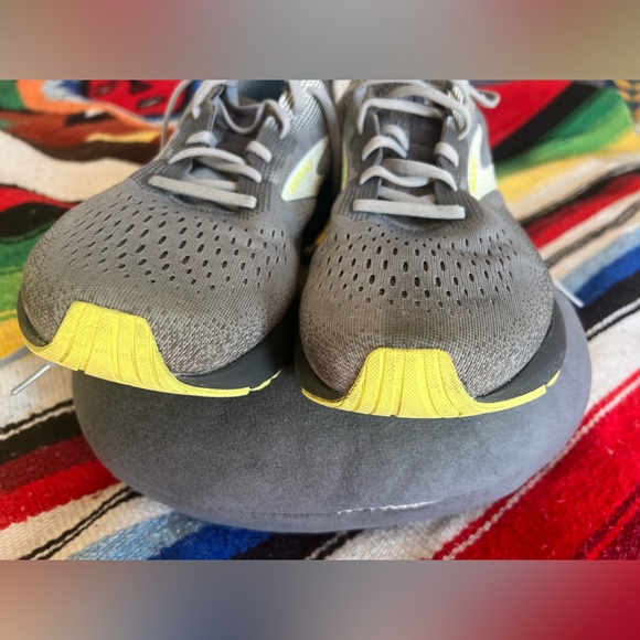 Brooks “Ghost 16”Men's Athletic Shoes Gray & Neon Yellow Size 9.5 4E Extra Wide - Picture 5 of 13